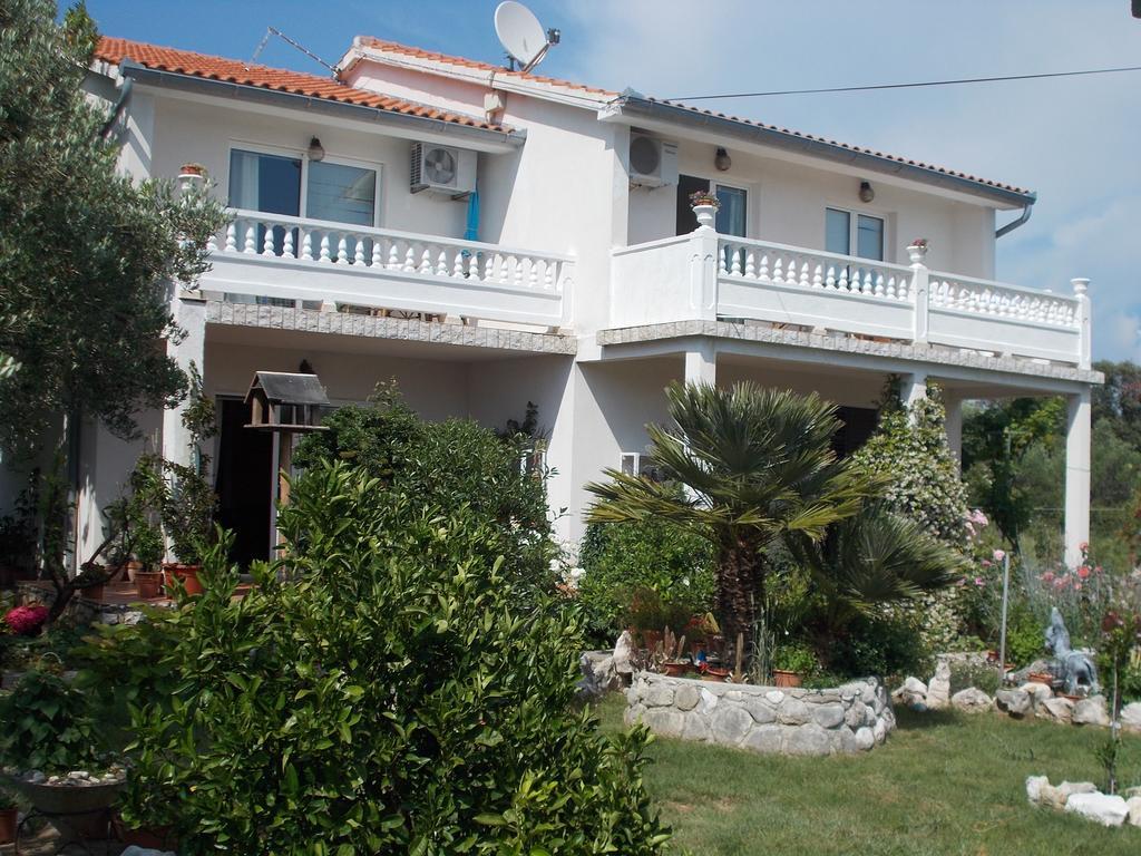 Apartments Makaus Kampor Exterior foto